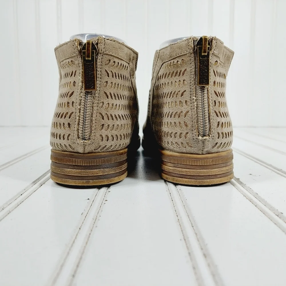 Reaction Kenneth Cole  Girls’ “Wild Fun” Sand Taupe Tan Ankle Bootie A6